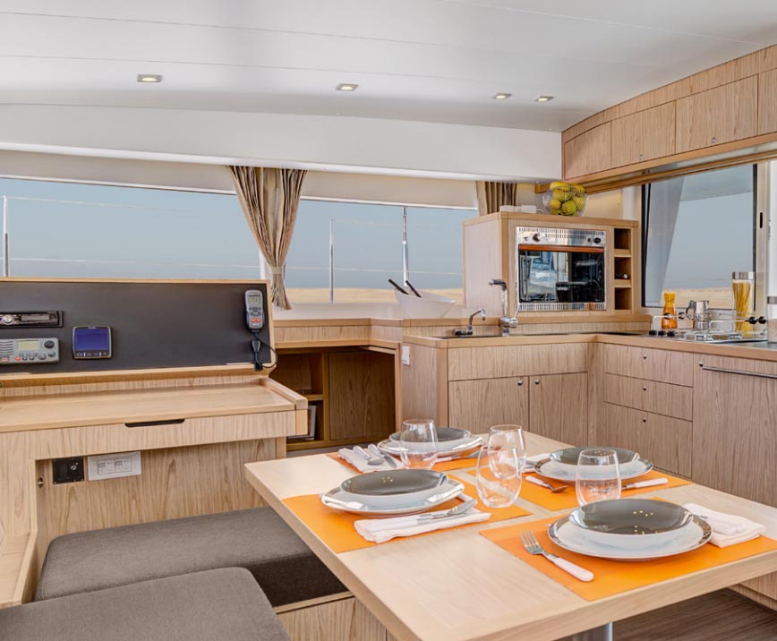 Alquiler de barcos en Ibiza: Interior del barco