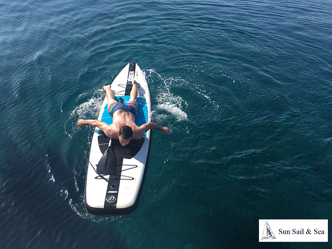 Padel surf catamaran en Ibiza